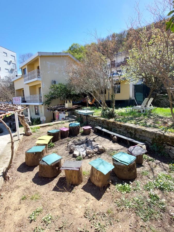 Pirate Backpackers Hostel Улцин Екстериор снимка