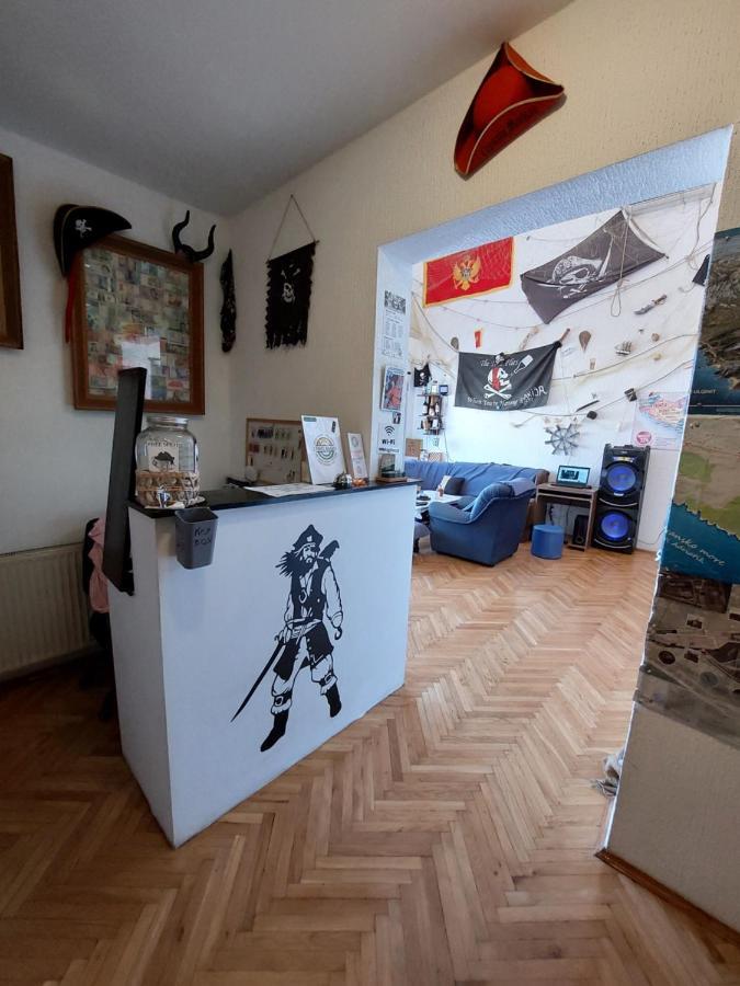 Pirate Backpackers Hostel Улцин Екстериор снимка