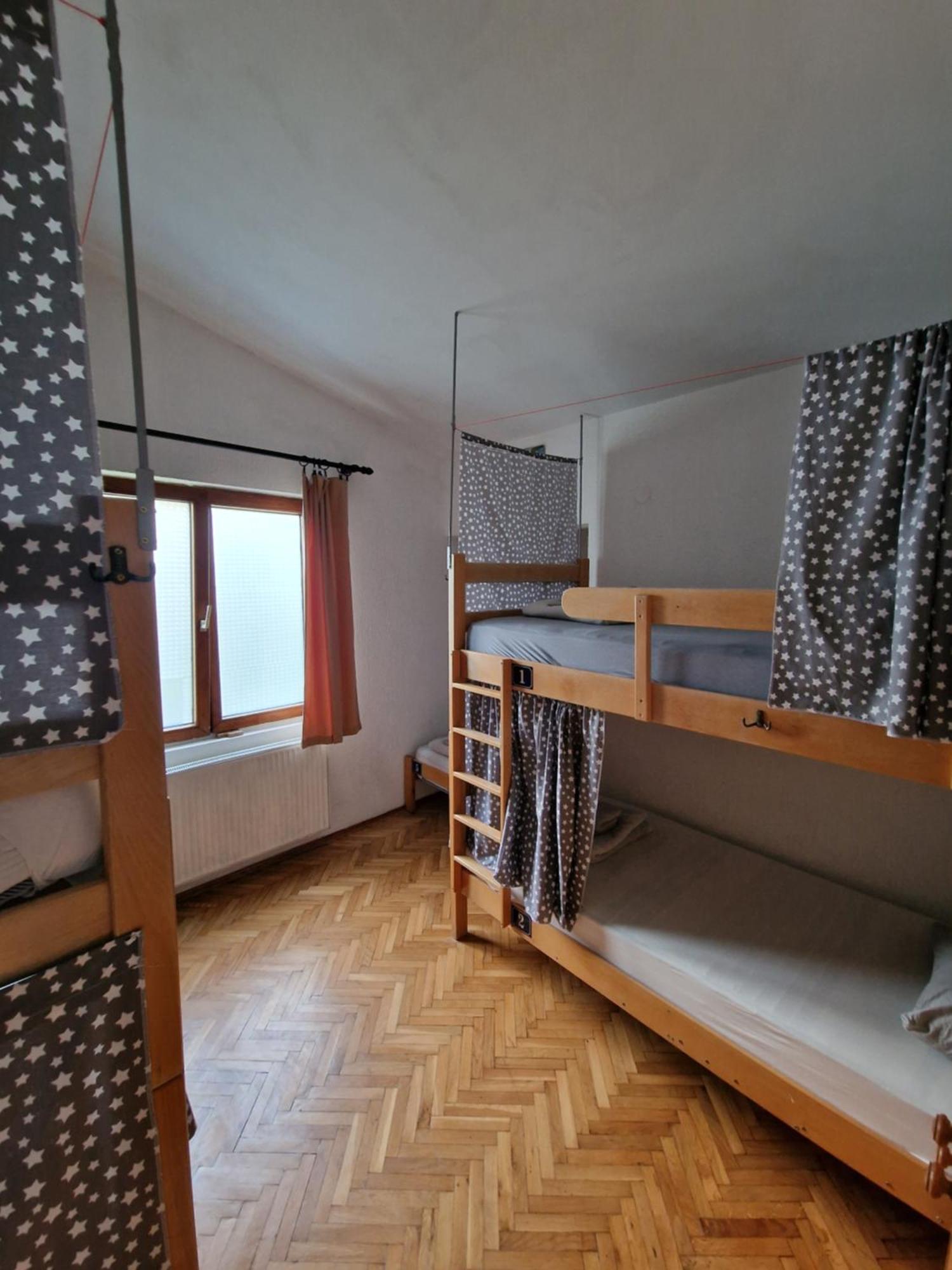 Pirate Backpackers Hostel Улцин Екстериор снимка