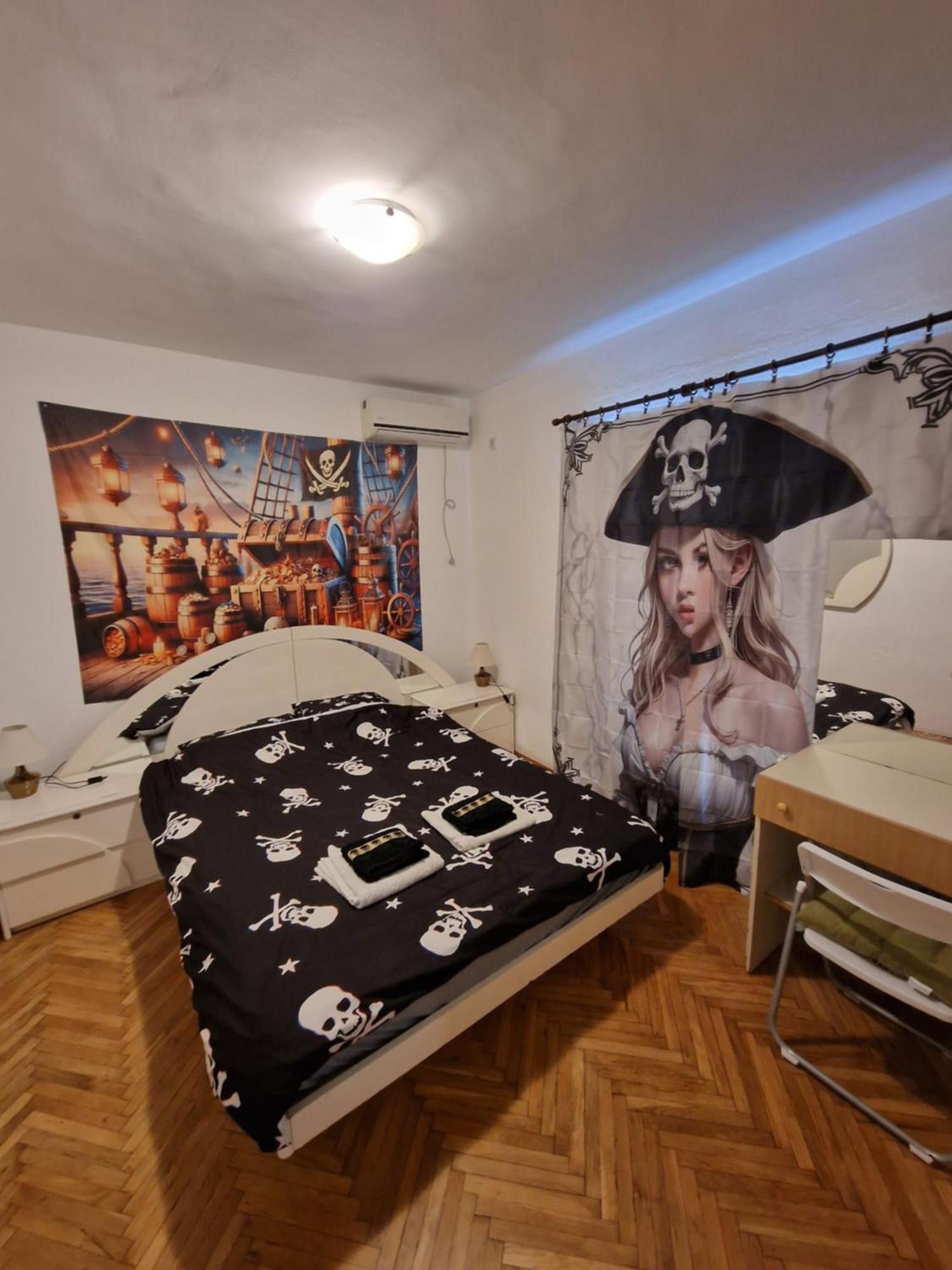 Pirate Backpackers Hostel Улцин Екстериор снимка