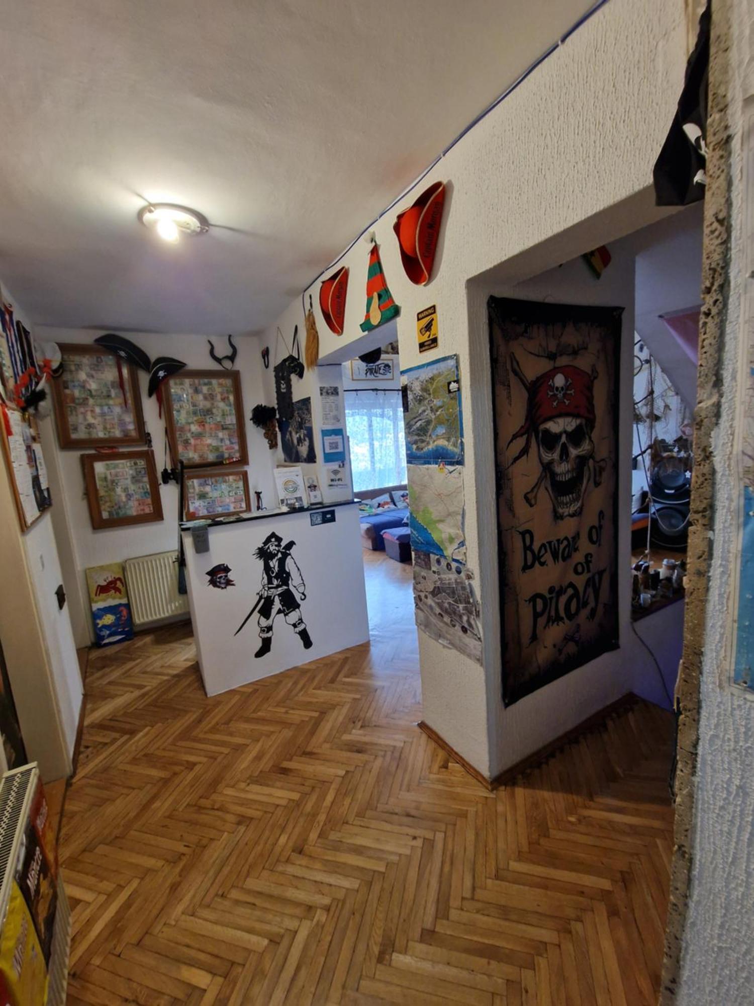 Pirate Backpackers Hostel Улцин Екстериор снимка