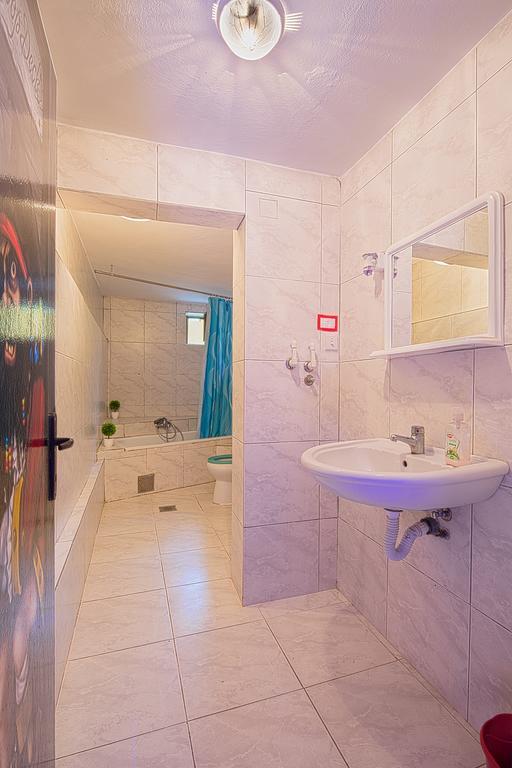 Pirate Backpackers Hostel Улцин Екстериор снимка