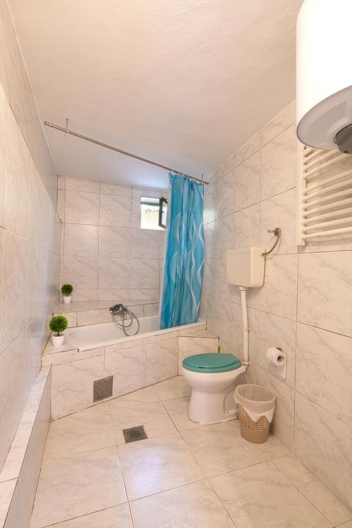 Pirate Backpackers Hostel Улцин Екстериор снимка