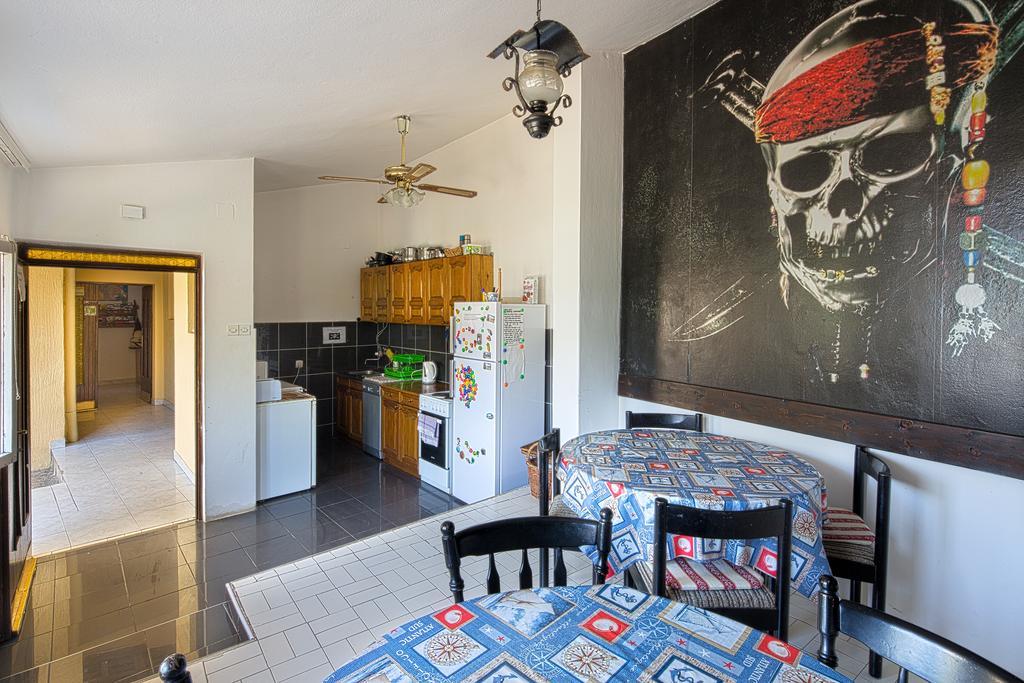 Pirate Backpackers Hostel Улцин Екстериор снимка