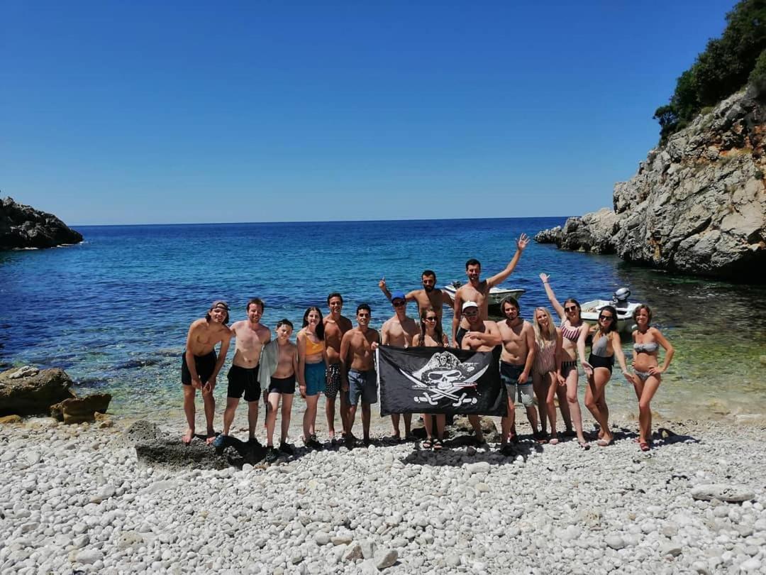 Pirate Backpackers Hostel Улцин Екстериор снимка