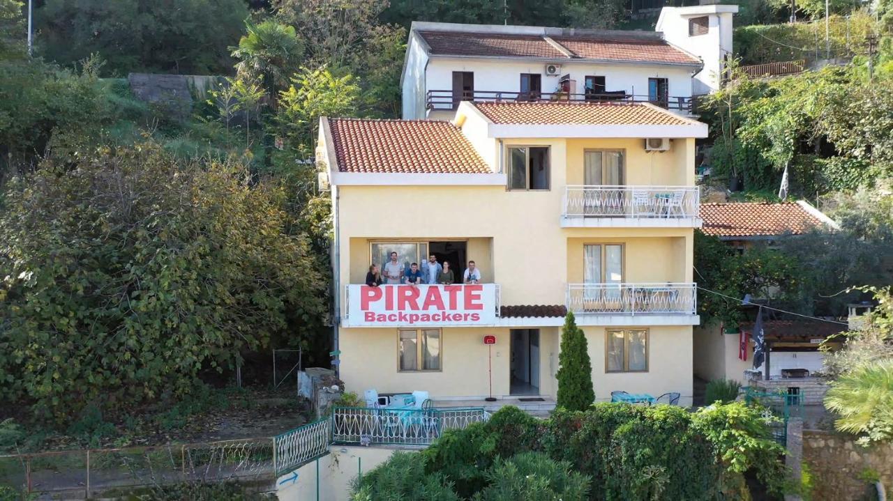 Pirate Backpackers Hostel Улцин Екстериор снимка